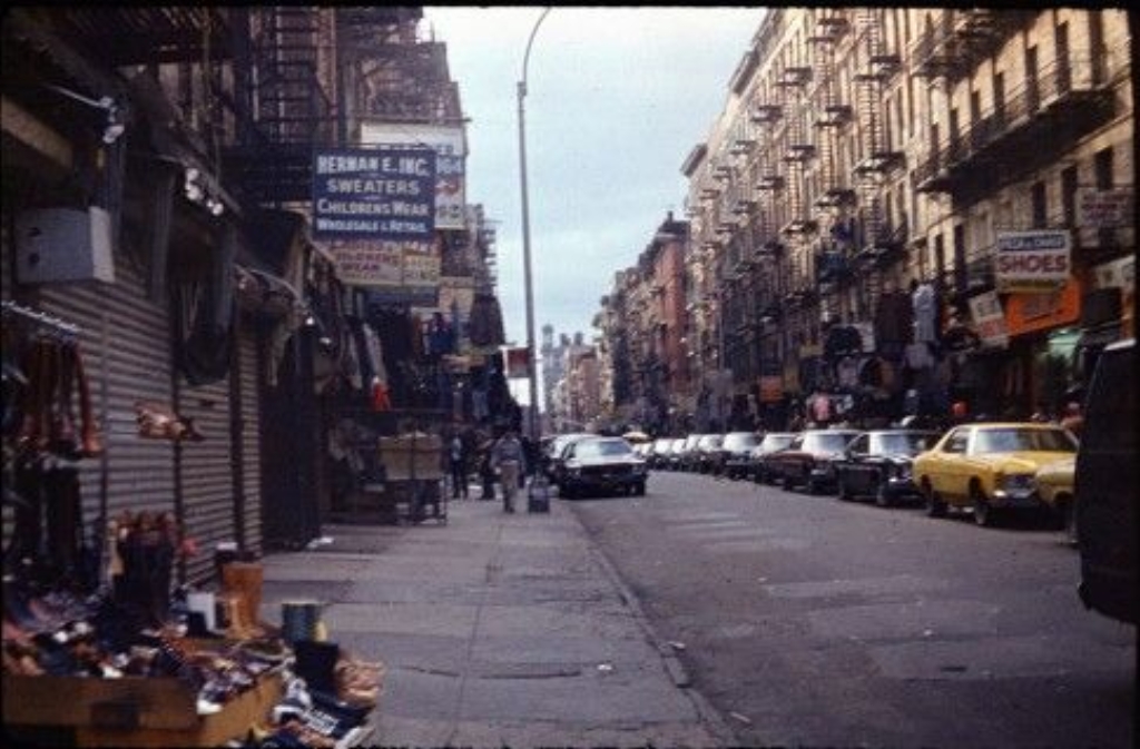 f8e73ca861945352bbdd91d5a7d5f126--lower-east-side-scene.jpg